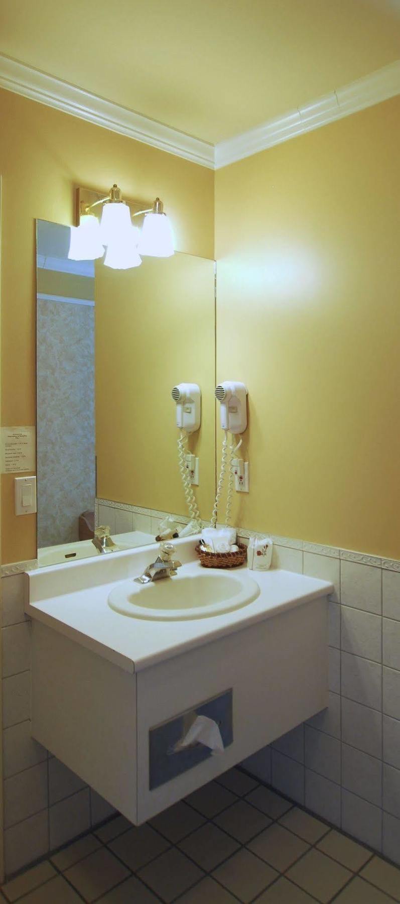 Hotel Travelodge By Wyndham Victoriaville Εξωτερικό φωτογραφία